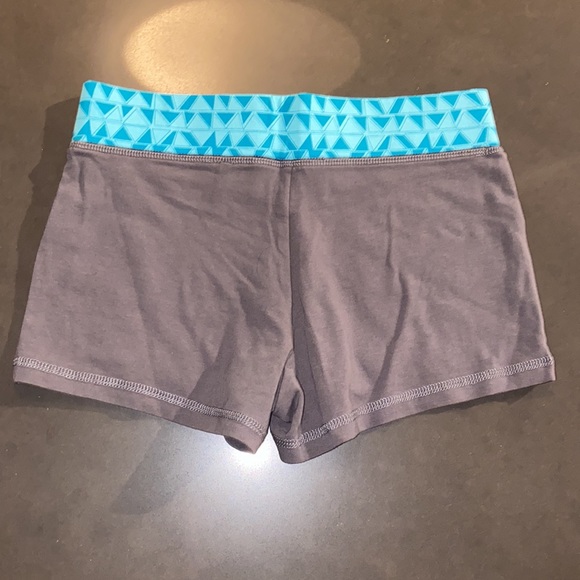 NWOT Affliction Womans Hampton Yoga Short - Picture 6 of 9